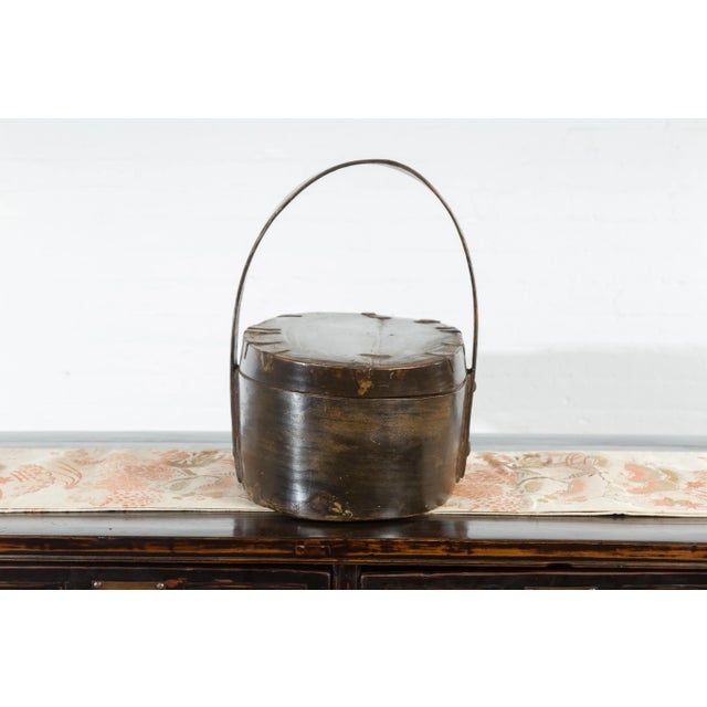 Chinese Early 20th Century Oval Carrying Basket with Large Bamboo Handle For Sale In New York - Image 6 of 10