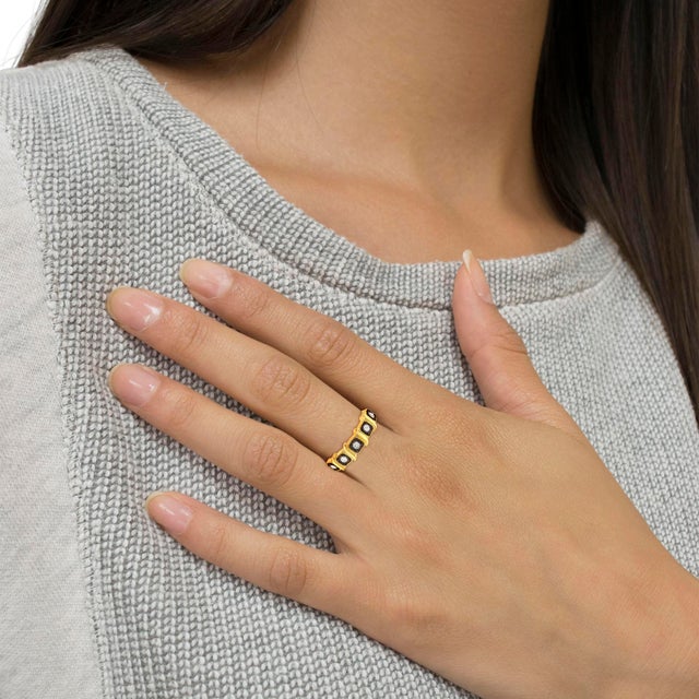 Early 21st Century 10K Yellow Gold Flashed .925 Sterling Silver Miracle-Set Diamond 5-Stone Ring Band (1/4 Cttw, J-K Color, I2-I3 Clarity) - Size 6 For Sale - Image 5 of 6