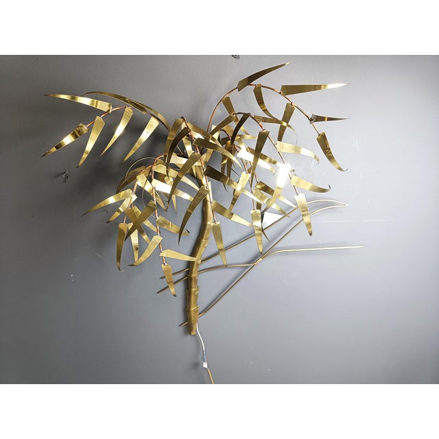 Beautiful post-modern palm tree wall sculpture with light signed by Daniel D'Haeseleer. The sculpture has a regular E14...