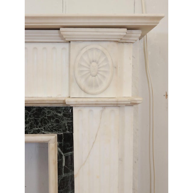 Regency White Marble Mantel With Emerald Green Marble Inlay For Sale In New York - Image 6 of 13