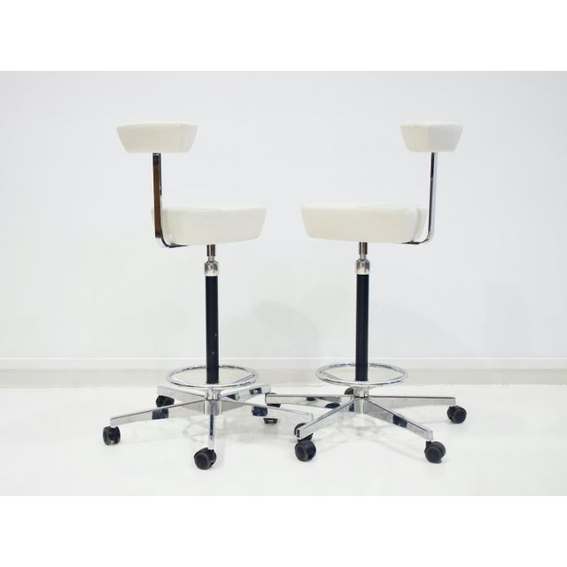 Vitra White Perch Chairs by George Nelson for Vitra, 2010s, Set of 2 For Sale - Image 4 of 16