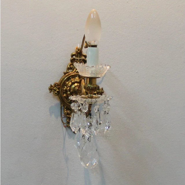 This set of two wall sconces in bronze and glass requires E14 bulbs. Up to 250V (Europe/UK Standard).The wiring of this...