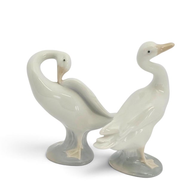 Late 20th Century Pair of Lladro Little Duck Porcelain Figurines #4552 & #4553 For Sale - Image 5 of 12
