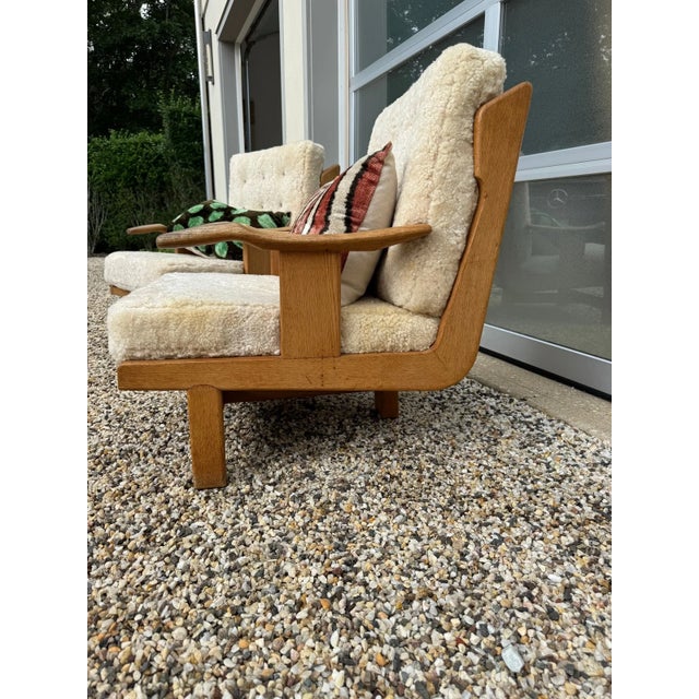 Pair of Tripod Lounge Chairs Attributed to Guillerme Et Chambron for Votre Maison, 1960 For Sale In New York - Image 6 of 10