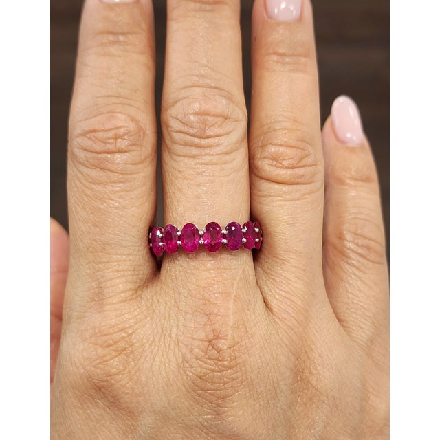8.19 Ct Oval Ruby Eternity Band Size 6.5 For Sale - Image 4 of 9