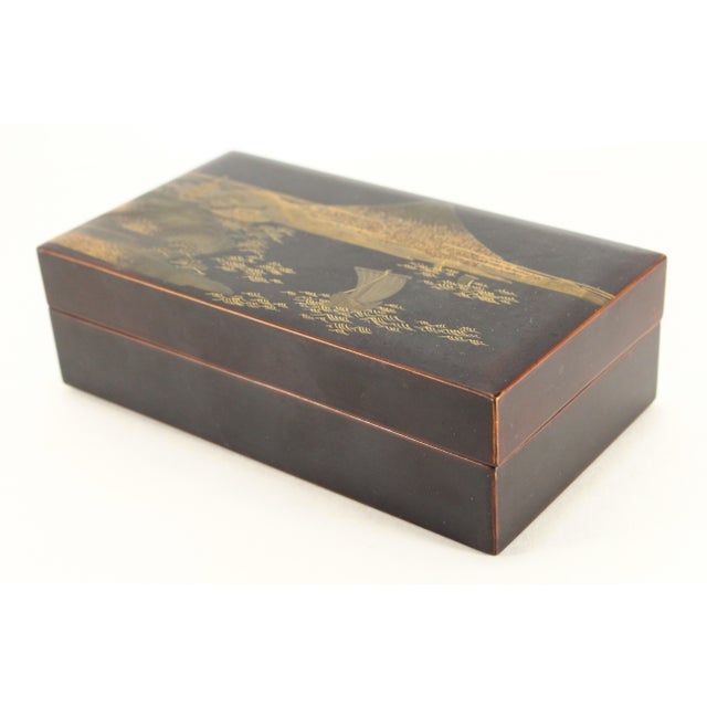 An emblematic Japanese box for jewelry, trinkets or else Black lacquer with golden decoration Extremely fine hand painted...