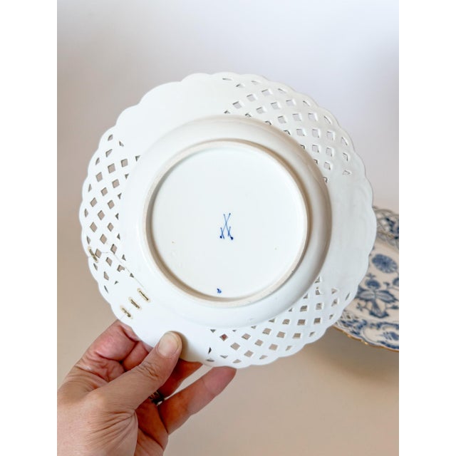 Blue Late 19th Century Meissen Porcelain Reticulated Blue Onion Salad Plates, Crossed Swords and Gold Trim For Sale - Image 8 of 11