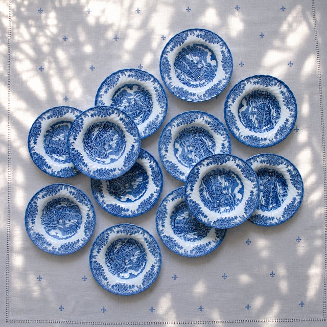 1970s Large Vintage English Earthenware Dinner Service from Staffordshire Churchill, 1970s, Set of 35 For Sale - Image 5 of 8