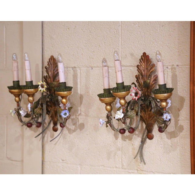 Italian Pair of Mid-Century Italian Tole and Porcelain Floral Three-Light Wall Sconces For Sale - Image 3 of 10