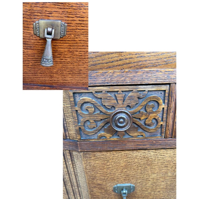 1920s Antique Quarter Sawn Oak Buffet Sideboard With Curved Doors, C. 1928–1933 For Sale - Image 5 of 12