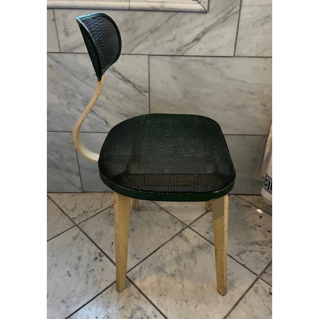Mid-Century Modern Metal Mesh MCM Chair in the Manner of Jean Prouve For Sale - Image 3 of 12