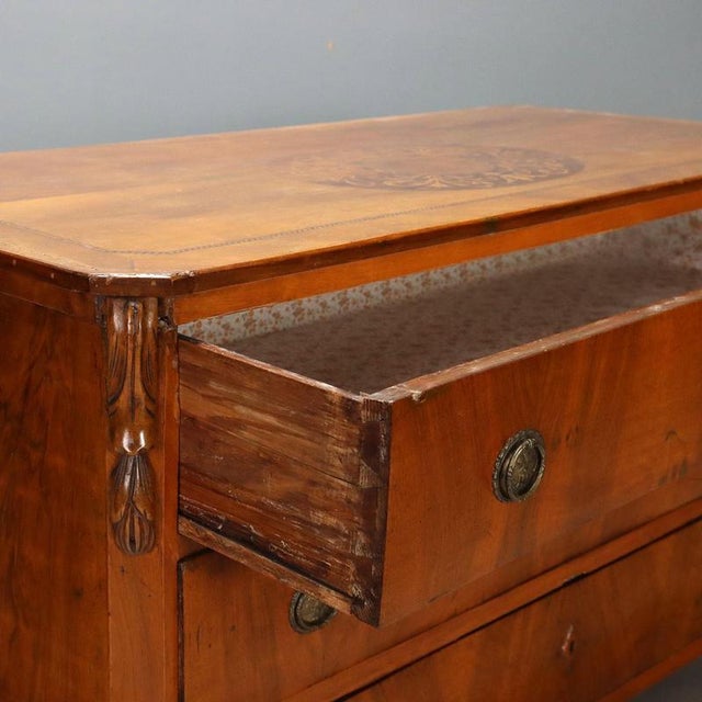 Early 20th Century Walnut Chest of Drawers with Central Inlay For Sale - Image 5 of 12