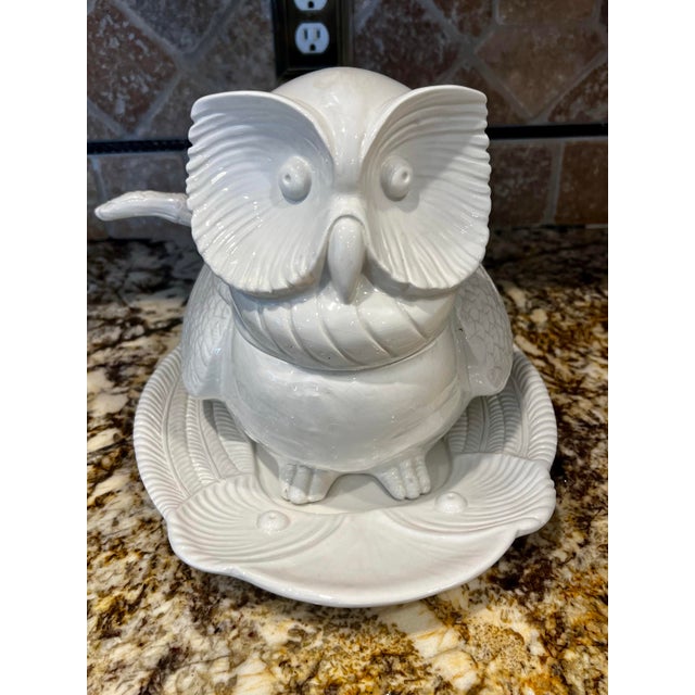 Vintage soup tureen made in Italy. Very good vintage Measures:15” L x 12”W X 9” T Plate measures 14” X 11”