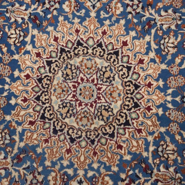 Middle Eastern Main Rug in Wool For Sale - Image 4 of 8