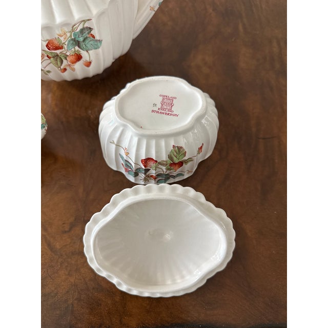 Copeland 1950s Copeland Spode Strawberry Pattern Tea Pot, Sugar and Creamer Set- 3 Pieces For Sale - Image 4 of 18