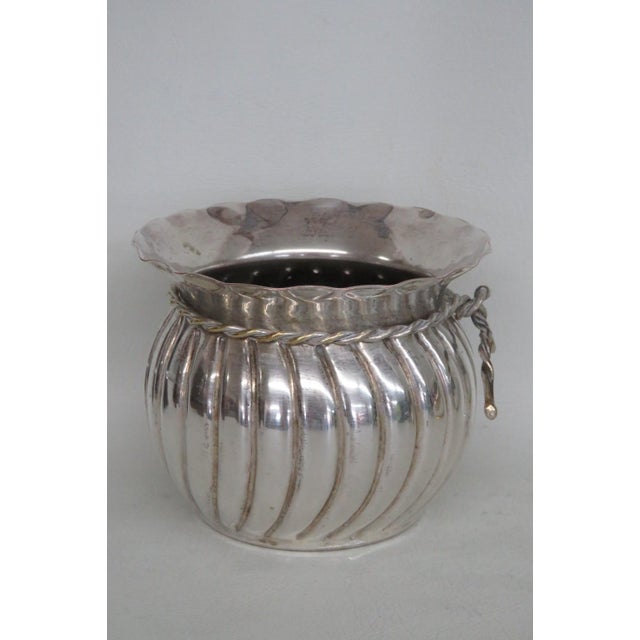 This brilliant Rose Bowl / Vase is silver plated. This lovely cachepot presents a beautifully classic Victorian style; it...