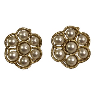 1950s Crown Trifari Pearl Cluster Clip on Earrings, Pair For Sale