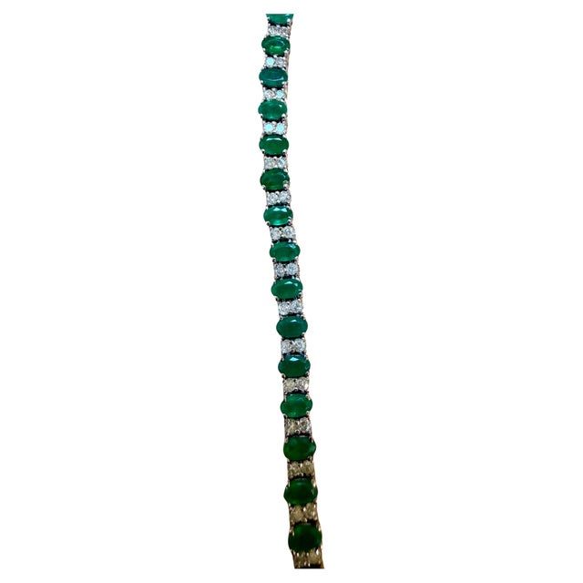 15 Carat Natural Emerald & 2.2 Carat Diamond Tennis Bracelet 14 Kt White Gold For Sale - Image 4 of 8