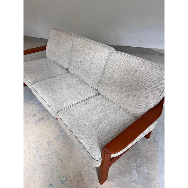 This Danish three-seater sofa from the 1960s brings the timeless elegance of Scandinavian mid-century design into your...