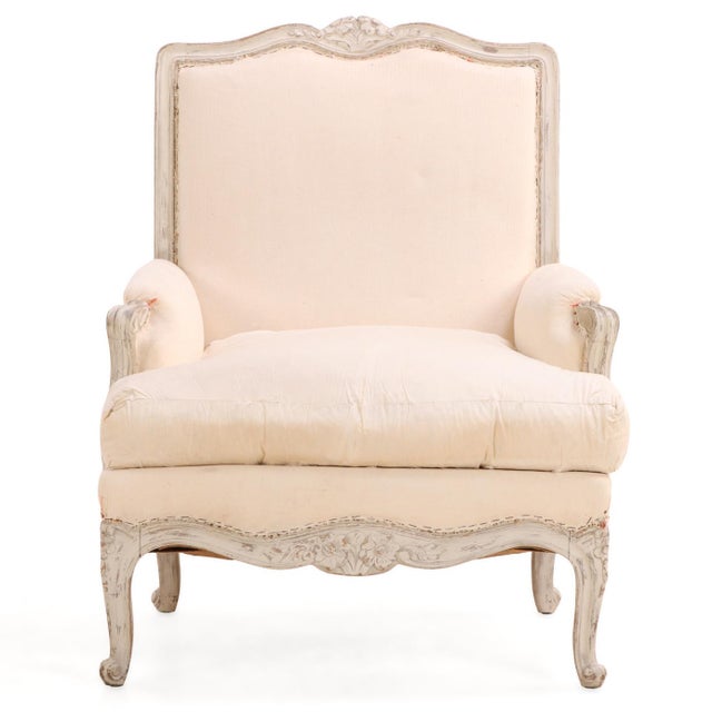 Pair of French Louis XV Style Painted and Carved Bergères, c.1910 For Sale - Image 4 of 5