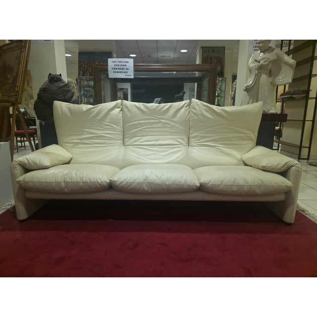Ivory Maralunga Three-Seater Sofa in Leather by Vico Magistretti for Cassina, 1970s For Sale - Image 8 of 13