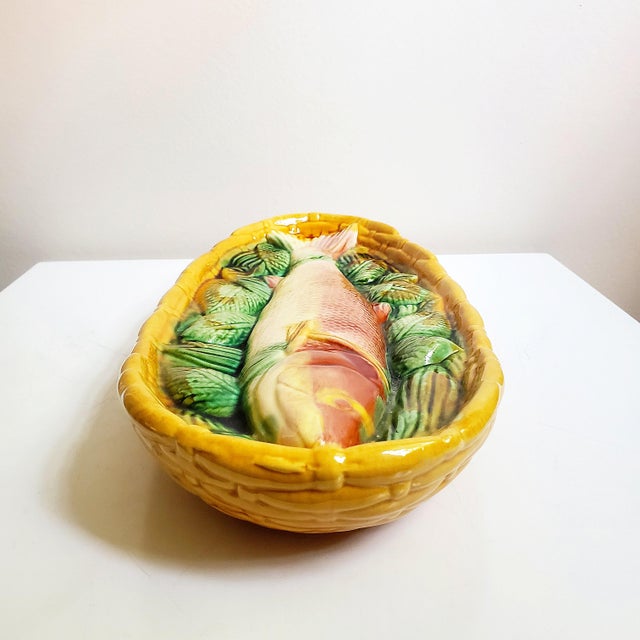 Goldenrod 1950s Italian Majolica Fish Basket Wall Platter For Sale - Image 8 of 12