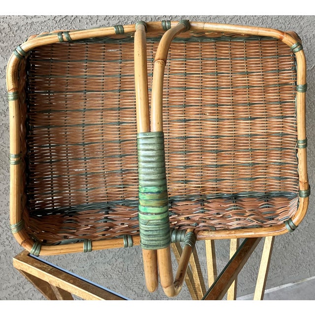 Tan Abundantly-Sized Late 20th-Century Bamboo & Natural Willow Baker’s-Style Basket For Sale - Image 8 of 18