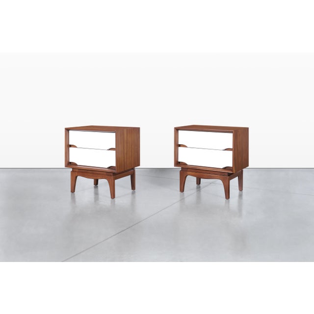 Mid-Century Modern 1950s Pair of Mid-Century Modern Walnut and Lacquer Nightstands by Kent Coffey For Sale - Image 3 of 14