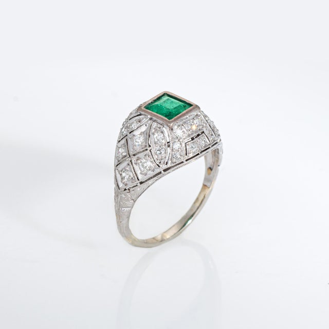 Finely detailed vintage Art Deco diamond & emerald ring (circa 1920s to 1930s) crafted in 900 platinum. 32 diamonds total...