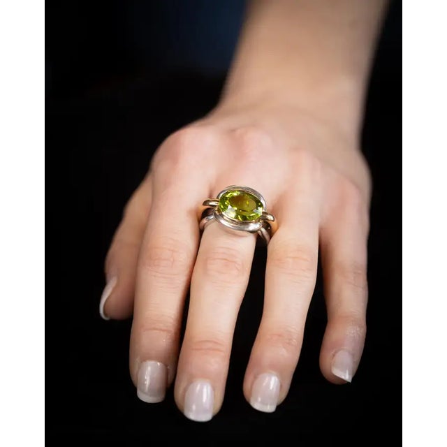 Peridot Ring in 18k Gold and Sterling Silver, Size 7 For Sale - Image 4 of 4