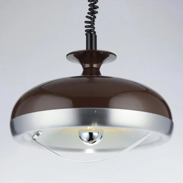 Original vintage / mid-century pendant lamp, height adjustable, from the 60s / 70s. The brown lamp shade has a silver...