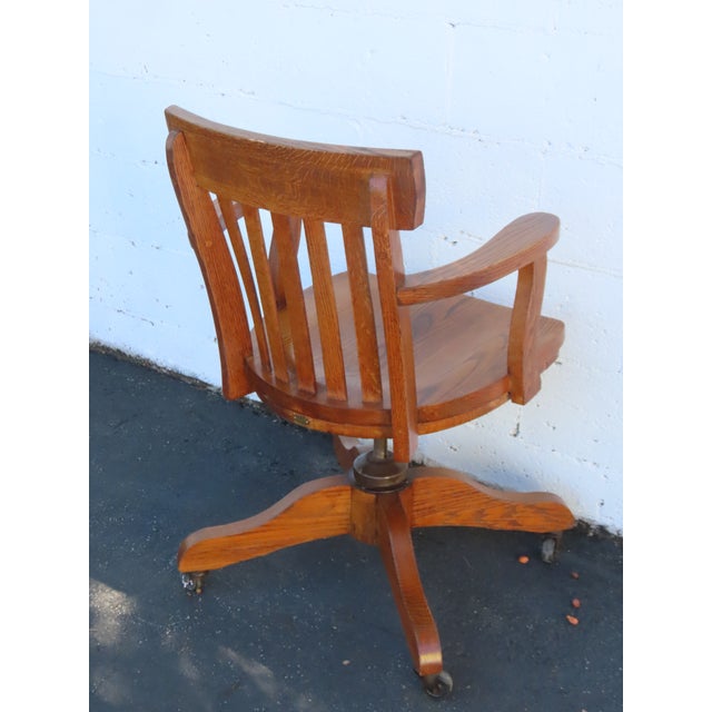 Early 20th Century Early 1900s Tiger Oak Swivel Adjustable Office Desk Side Accent Chair 6663 For Sale - Image 5 of 16