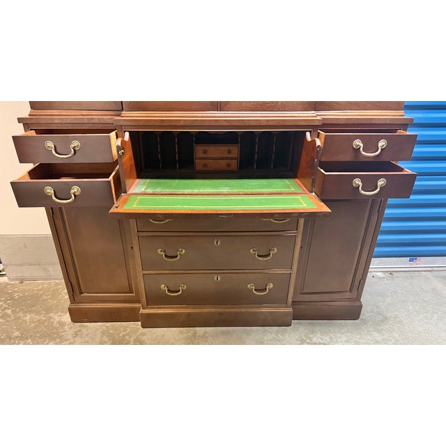 1970s Federal Style Henredon Breakfront China Cabinet For Sale - Image 10 of 18