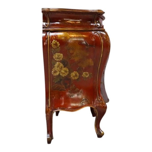 Red Lacquer & Scenic Chinoiserie Decorated 3-Drawer Bombay Chest C1920 For Sale - Image 17 of 18