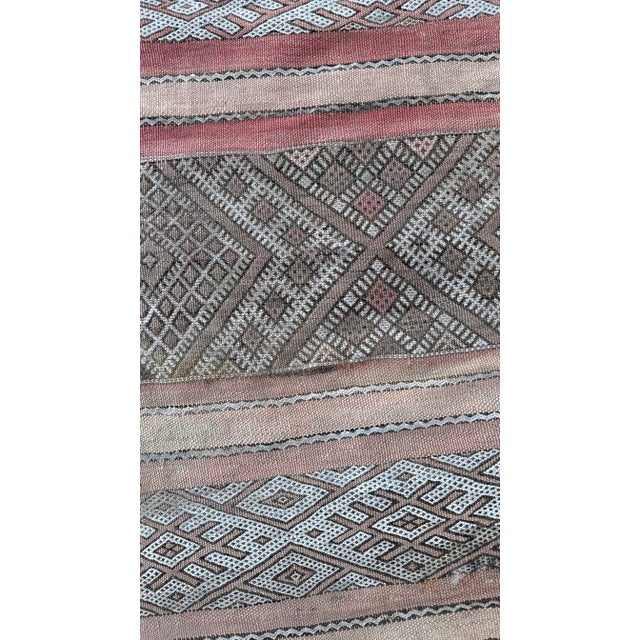 1980s Moroccan Kilim Vintage Rug - 4'11" X 9'0" Ft For Sale In Cleveland - Image 6 of 9