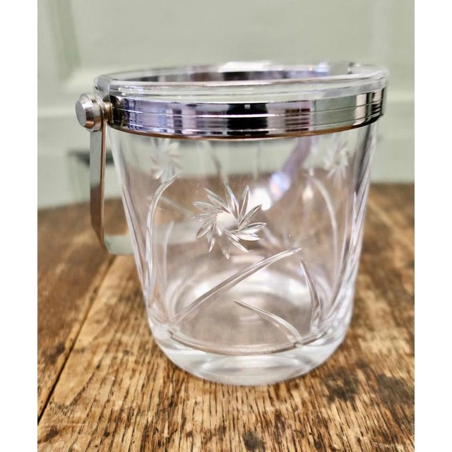 A good piece with an etched Art Deco Star Design, the top edge is in chrome with a handle, and lends itself to becoming an...