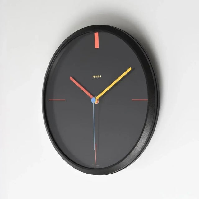 Clock uses one type LR6 cell (AA). This piece has an attribution mark, I am sure that it is completely authentic and take...