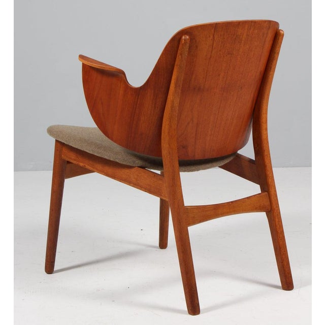 1960s Danish Model 107 Lounge Chair in Oak Frame by Hans Olsen for Bramin, 1960s For Sale - Image 5 of 6