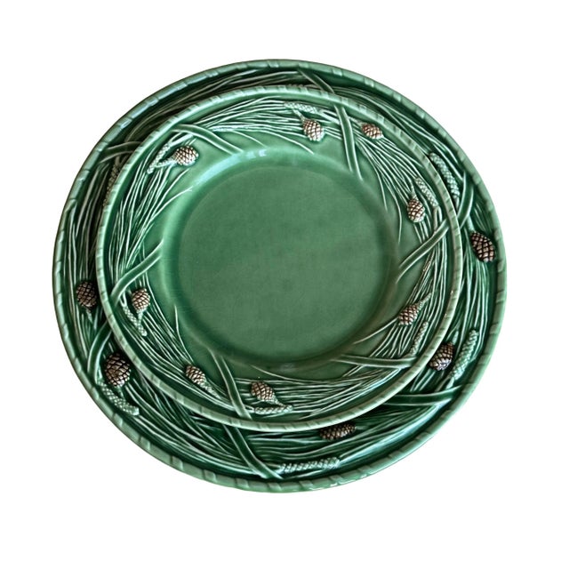 Contemporary Bordallo Pinheiro Pinecone Winter Christmas Plates For Sale - Image 3 of 10