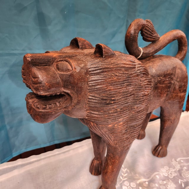 1970s Vintage Hand-Carved Hardwood Lion Sculpture With Gulati Label, 20" For Sale - Image 5 of 10