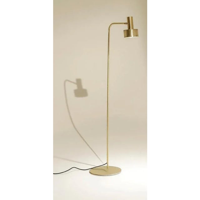 Tf310 floor lamp in satin brass with adjustable two-element diffuser by daluce dimensions: ø 30,5 x h 140 cm. Materials:...