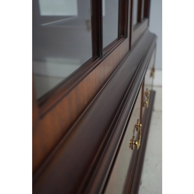 Henkel Harris Model 2302 Mahogany Curio Cabinet For Sale - Image 15 of 18