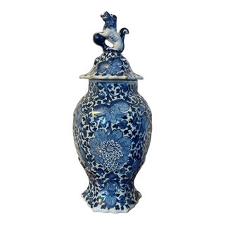Antique 18th Century Blue & White Delft Vase With Figural Lion Lid in the Chinoiserie Style by the De Porceleyne Bijl Factory Circa 1775 For Sale