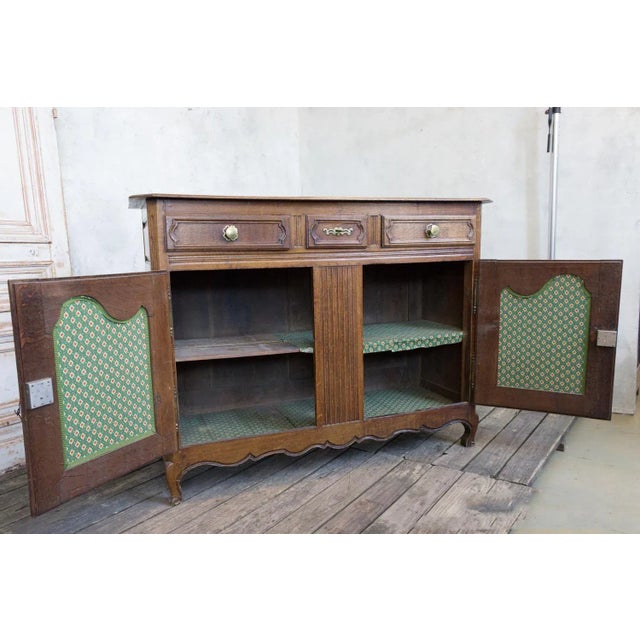 French Early 19th Century Louis XV Style Rustic Oak Buffet For Sale In New York - Image 6 of 12