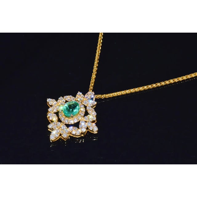 Natural 5.21Cts VS F Diamond Colombian Emerald 18K Solid Gold Pendant For Sale In Dallas - Image 6 of 8
