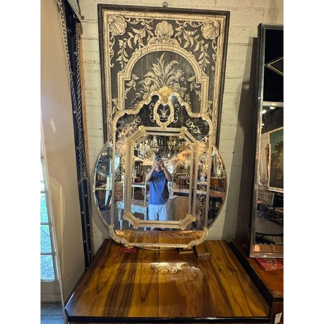 The Fine Venetian Gold Etched Glass Mirrors are luxurious and elegant mirrors perfect for adding a touch of sophistication...