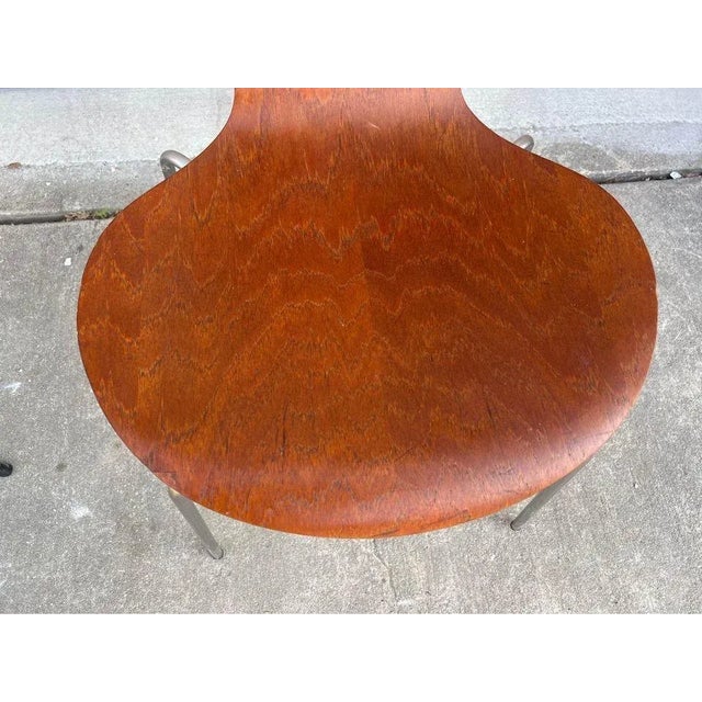 Wood Mid 20th Century Pair of Teak Series 7 Chairs by Arne Jacobsen for Fritz Hansen For Sale - Image 7 of 12