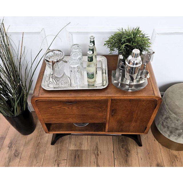 Gold Mid-Century Art Deco Italian Walnut, Burl, and Mirror Mosaic Dry Bar Cabinet from Paolo Buffa, 1950s For Sale - Image 8 of 11