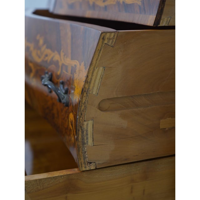 1950s 1950s French Louis XV Marquetry Inlaid Marble Top Commode For Sale - Image 5 of 17