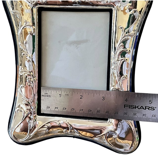 1980s Art Nouveau Style Silverplated Floral Picture Frame With Scalloped Silhouette for 3"x5" of 4"x6" Image For Sale - Image 11 of 13